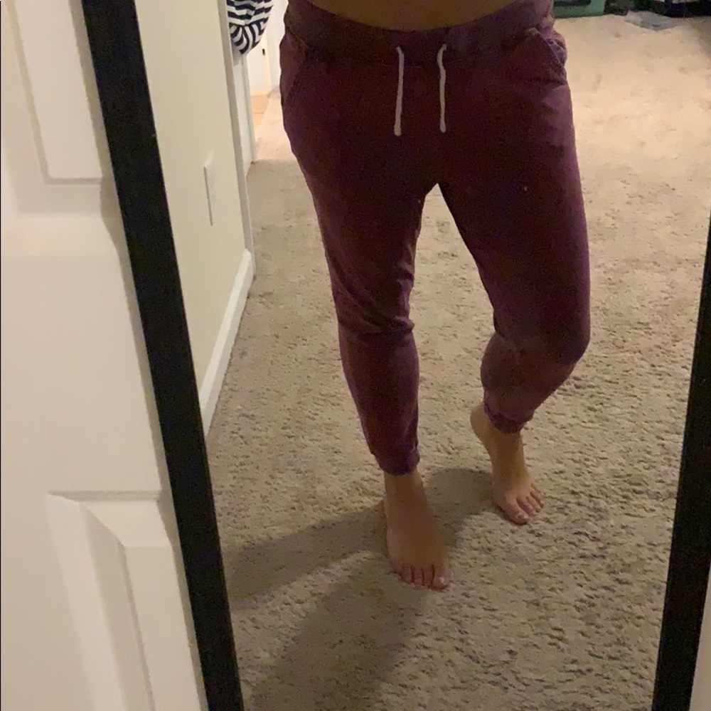 American eagle burgundy joggers